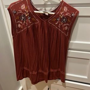 Cute lightly worn half sleeve top!!